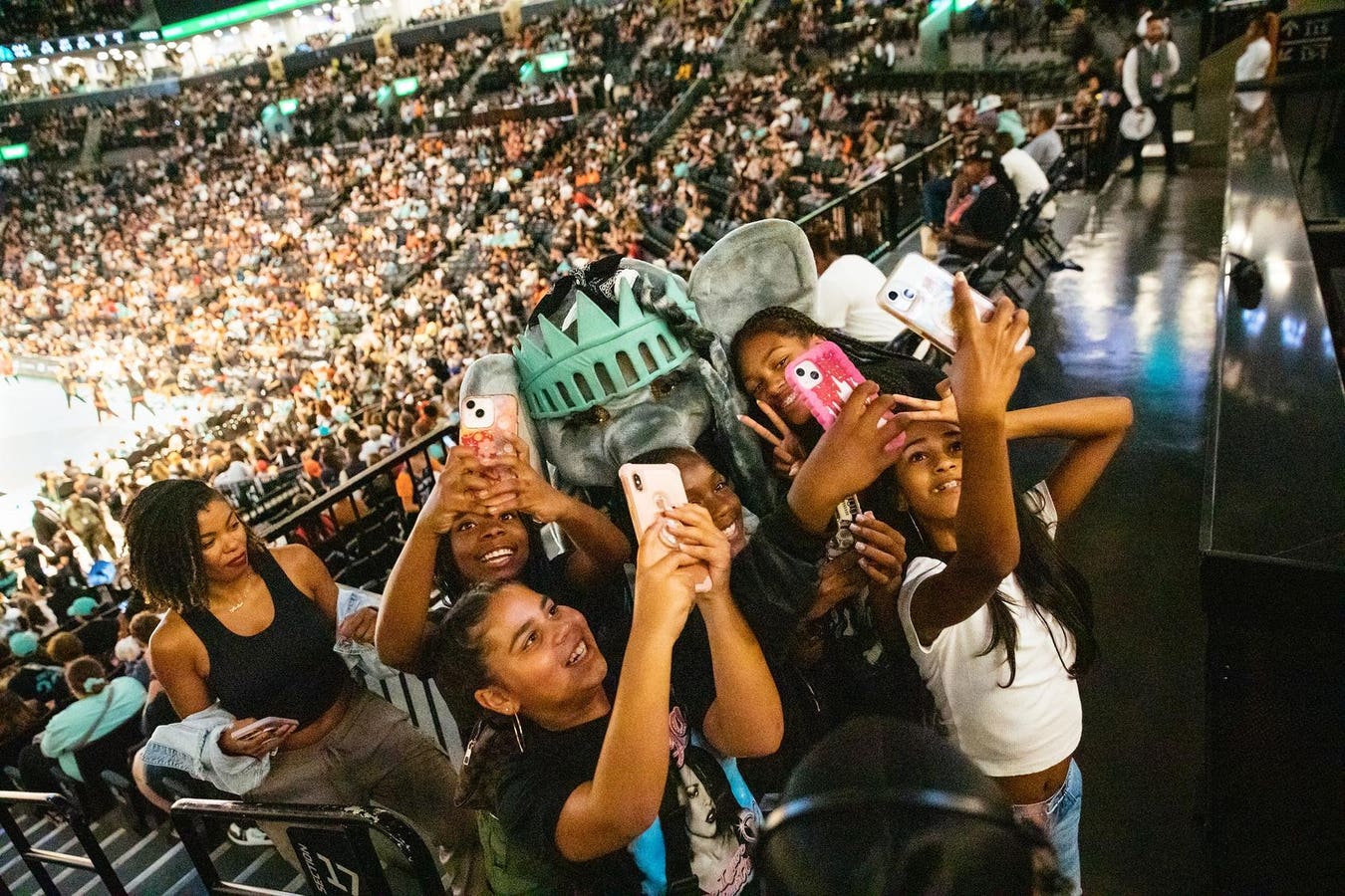 New Data From CrowdIQ Quantifies Behaviors Of Female Sports Fans